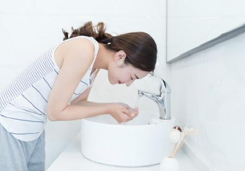 夏天洗脸用热水还是冷水 夏天洗脸要注意什么