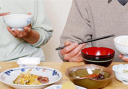 癌症离嘴其实很近，饮食6招有效防癌（癌症病人什么不能吃忌什么嘴）