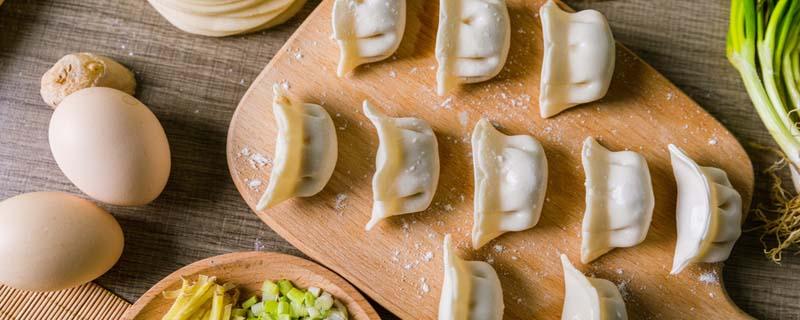 速冻饺子粘在一起了怎么分开 一般速冻饺子煮几分钟