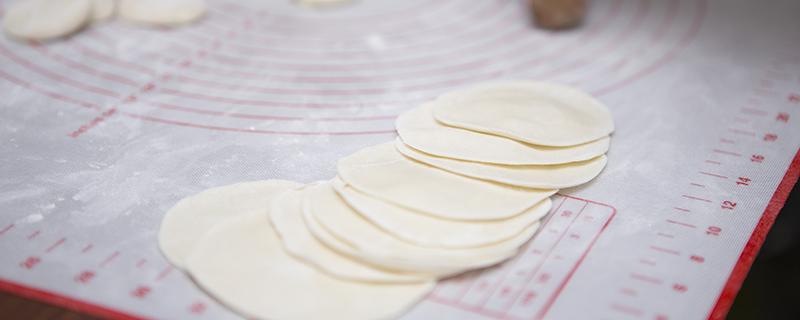 饺子皮葱油饼的做法（饺子皮葱油饼的做法窍门）