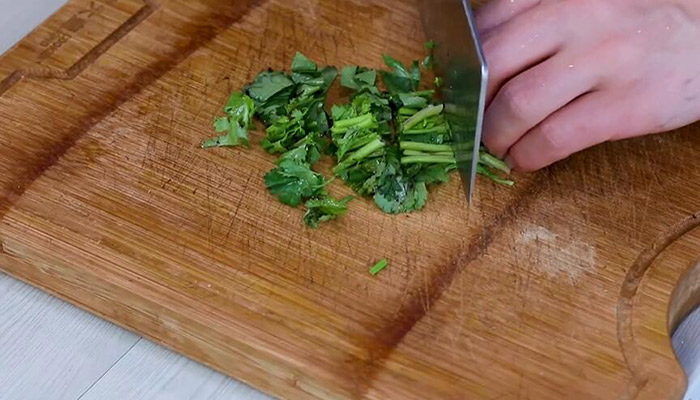 炒綠豆芽香菜的做法 炒綠豆芽香菜怎么做