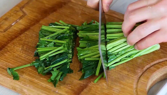 菠菜桿炒雞蛋的做法 菠菜桿炒雞蛋怎么做好吃