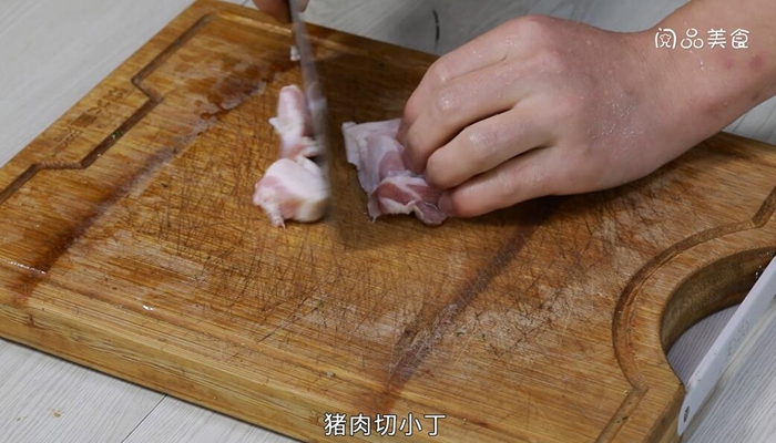 肉丁焖青豆家常做法 肉丁焖青豆怎么做