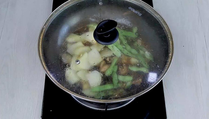 土豆豆角炖鸡块做法 土豆豆角炖鸡块怎么做