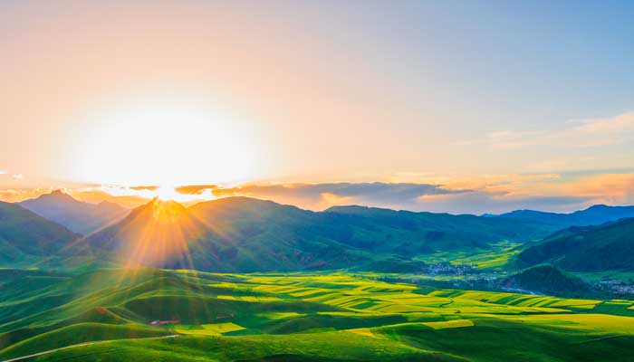 山赶着山 山山漫漫结成关什么意思 山赶着山 山山漫漫结成关怎么解释