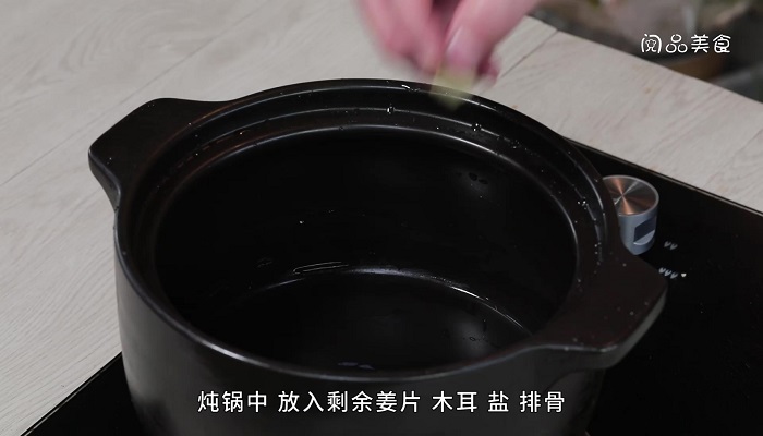 黄花菜炖排骨怎么做 黄花菜炖排骨的做法