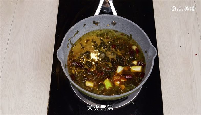 红油酸菜耗儿鱼的做法 红油酸菜耗儿鱼怎么做