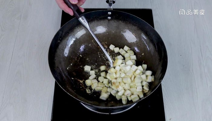 毛豆炒豆腐丁的做法  毛豆炒豆腐丁怎么做