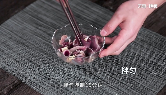 酸豇豆炒鸭胗怎么做 酸豇豆炒鸭胗咋做