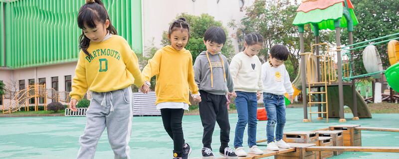 孩子在幼兒園不合群怎么辦 孩子內(nèi)向不合群怎么辦