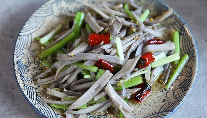 芹菜炒藕丝的做法 怎么做芹菜炒藕丝