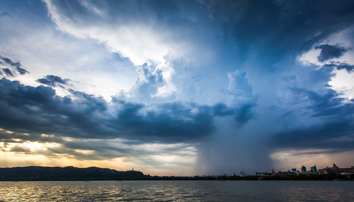 怎样用雨量器测量降水量 如何用雨量器测量降水的多少