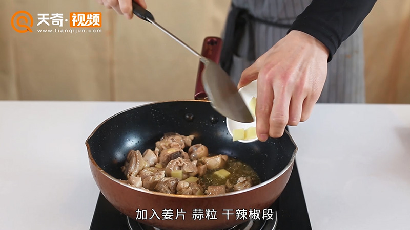 土豆炖鸡块的做法