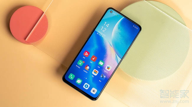 opporeno5k是曲面屏嗎