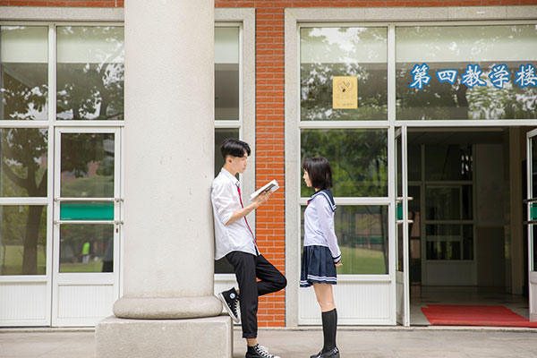 女孩子早恋家长怎样劝导 女孩早恋家长怎么办