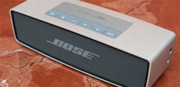 Bose SoundLink Mini蓝牙音响连接交流电源时不启动怎么办