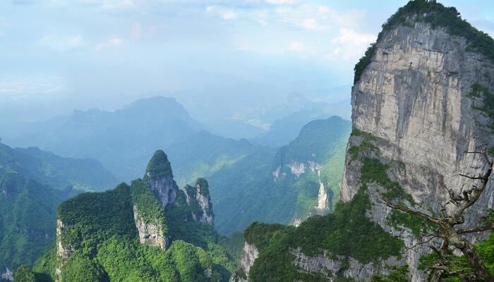 望天门山和望洞庭的相同点和不同点 望天门山和望洞庭的相同点