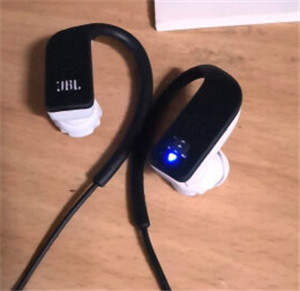 JBL Grip500耳機怎么檢查電量