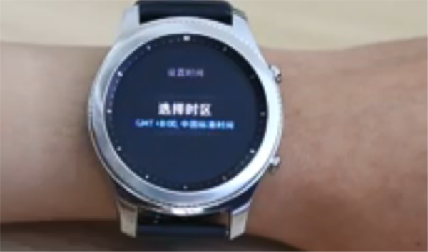 三星Gear S3智能手表怎么調(diào)節(jié)時(shí)間