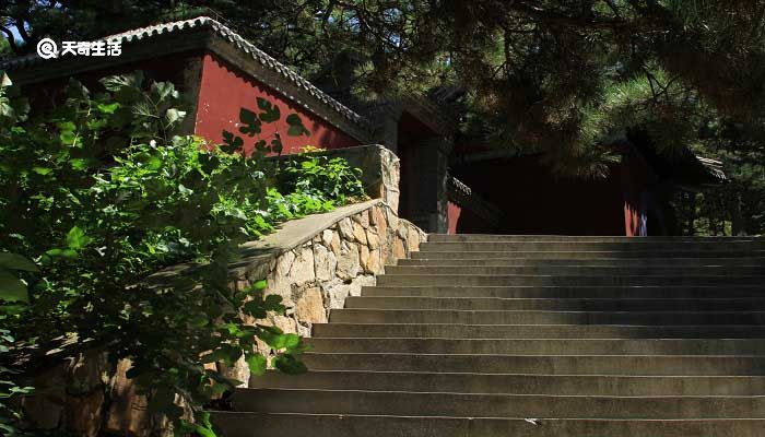 夜宿山寺描写的时间是 夜宿山寺描写的时间是什么时间