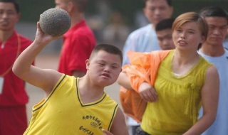 孩子智障怎么办 让孩子学会怎么和人交流