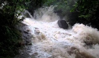 山洪暴发的水是哪里来的 山洪暴发的水从什么地方来的呢