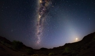 为什么夜空中的一些星星看起来会一闪一闪地眨眼 夜空中的一些星星眨眼的原因