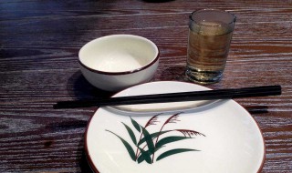 碗筷如何摆放才正确 碗筷正确的摆放方法