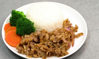 吉野家牛肉饭怎么做（吉野家牛肉饭怎么做美食杰）