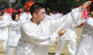 24式太極拳的第17個動作的動作名稱是（24式太極拳的第17個動作的動作名稱是右下式獨立）