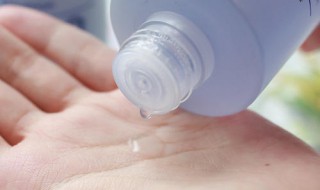 爽膚水和乳液的區(qū)別 爽膚水和乳液的區(qū)別是什么