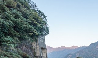 白天除草晚上搓麻线是什么诗（白天除草晚上搓麻线是哪一句诗）