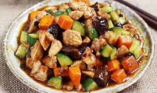 豆豉雞丁怎么做（豆豉炒雞?。?></p>
       <p>1、主料：雞肉、黃瓜、胡蘿卜。 </p><p>2、調(diào)料：食鹽、雞精、彩椒、陳醋、胡椒粉、元貞糖。 </p><p>3、雞肉切丁用干淀粉抓下。 </p><p>4、油鍋燒熱先放入彩椒，胡蘿卜和黃瓜丁翻炒，再放入豆豉辣醬。 </p><p>5、最后放入干淀粉拌好的雞丁，放調(diào)料翻炒至熟即可。</p>    </div>
    
   <div   id=