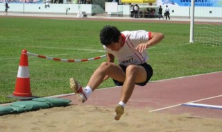 立定跳远五个动作技巧 立定跳远的动作要领及技巧