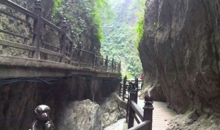 峨眉山一线天的形成原因 峨眉山一线天景区图片