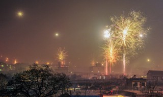 關(guān)于適合除夕夜跨年發(fā)的朋友圈說說句子文案 除夕夜跨年心情說說