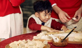 餃子皮怎么和面比例（餃子皮怎么和面比例約是多少）