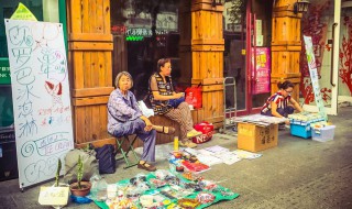 地攤能擺什么 地攤擺什么吃的好賣賺錢