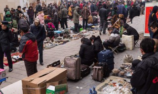 地攤上最吸引女人的是啥東西 最吸引年輕人的地攤貨