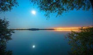 西江月夜行黃沙道中的詩意簡短的（西江月夜行黃沙道中的詩意簡短一點(diǎn)）