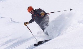 高山滑雪介紹（高山滑雪介紹100字）