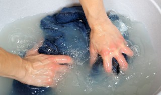 洗涤服装的水温在多少度最好 洗涤衣物时的水温一般在多少度