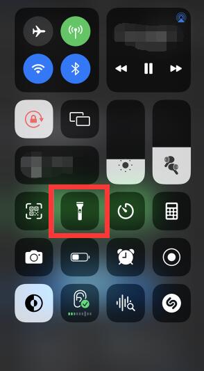 iPhone13的手電筒在哪里