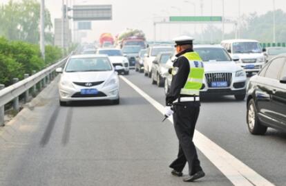 占用高速應(yīng)急車道怎么處罰1