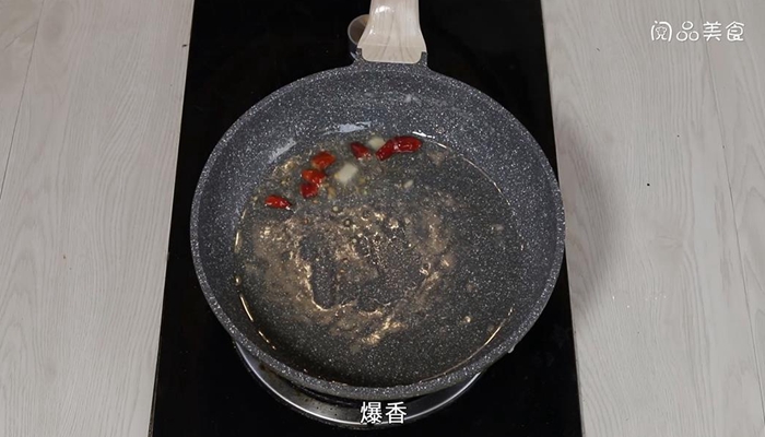 黄豆芽炒肉皮的做法