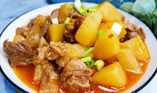 家常炖牛肉土豆怎么做（家常牛肉炖土豆的步骤）