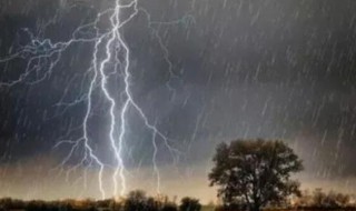 雷雨的主旨是什么（雷雨的主题和思想内容的理解）