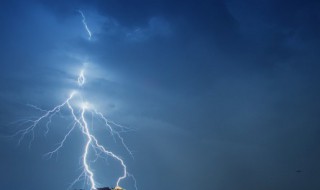 雷雨是什么季節(jié)的景物 雷雨后是什么樣的景色