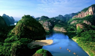 庐山和龙虎山哪个好玩（江西龙虎山和庐山哪个景色好）