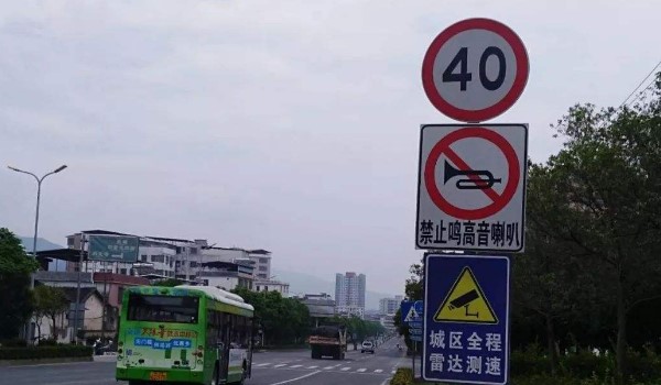 公路上的車靠哪邊行駛